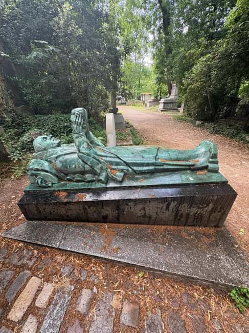 Paris: Customized Père Lachaise Cemetery Walking Tour - Authentic Feedback
