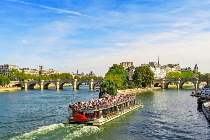 Paris: Day or Sunset Cruise with Drink, Ice Cream or Dessert - The 1-hour Seine route: landmarks in a smooth “greatest hits” loop
