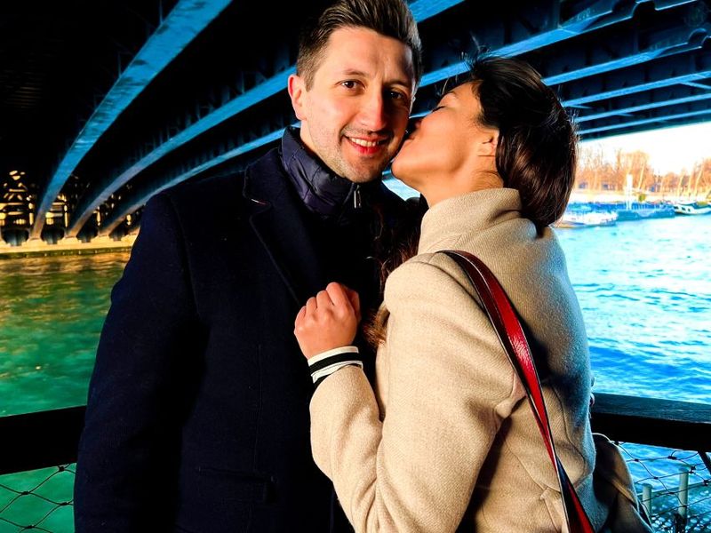 Paris: Day or Sunset Cruise with Drink, Ice Cream or Dessert - Food and desserts: what’s included, where it happens