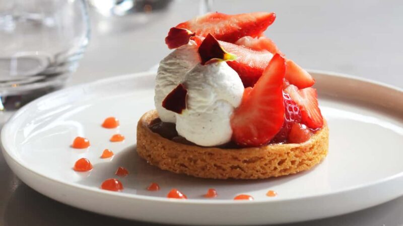 Paris: Early Dinner at Madame Brasserie in the Eiffel Tower - Post-Dinner Exploration