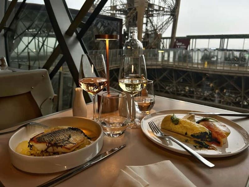 Paris: Early Dinner at Madame Brasserie in the Eiffel Tower - Photography and the souvenir reality check
