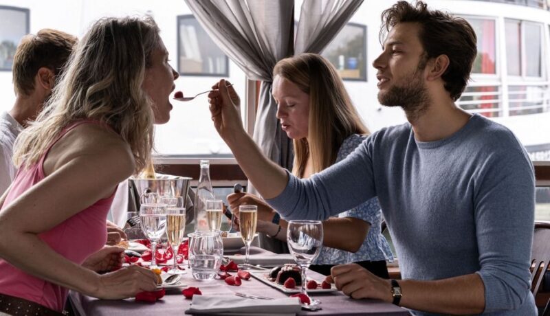 Paris: Early Evening Dinner Cruise on the River Seine - FAQ