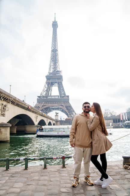 Paris: Eiffel Tower Photoshoot with a Professional - Key Points