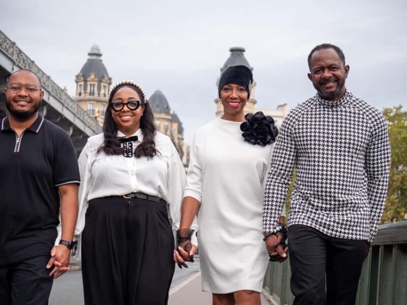 Paris: Eiffel Tower Private Photoshoot Experience - What Is the Eiffel Tower Private Photoshoot Experience?