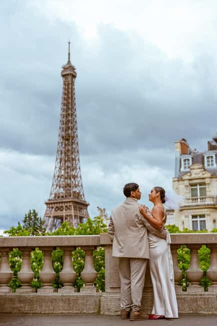Paris: Eiffel Tower Street Photoshoot - Key Points