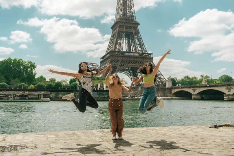 Paris: Eiffel Tower Vintage Photoshoot - Key Points