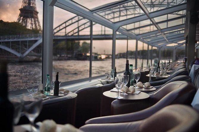 Paris en Scene 3 Course Seine River Dinner Cruise - Key Points