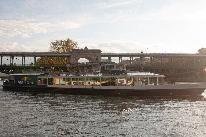 Paris en Scene 3 Course Seine River Dinner Cruise - The Atmosphere, Views, and Overall Experience