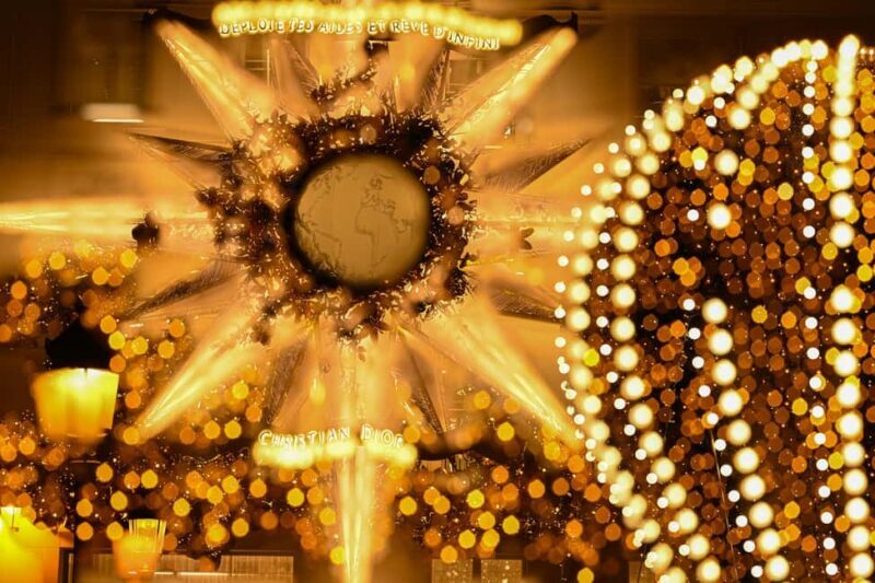 Paris: Experience the magic of Christmas on a walk with a pro photographer - Paris: Experience the magic of Christmas on a walk with a pro photographer