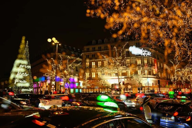 Paris: Experience the magic of Christmas with a pro photographer - Key Points
