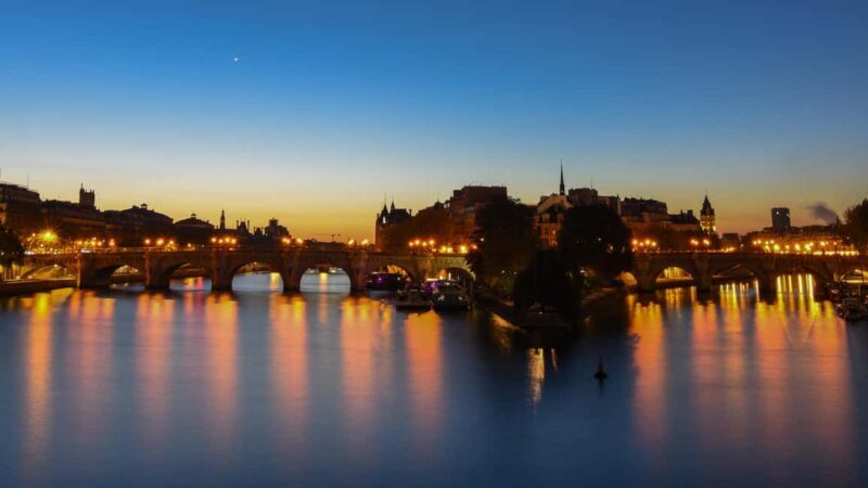 Paris: Experience the magic of Christmas with a pro photographer - Why This Tour Might Be Perfect for You