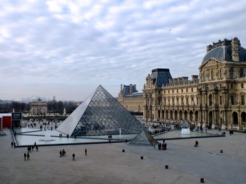 Paris: Express Walk with a Local in 90 minutes - The Itinerary Breakdown