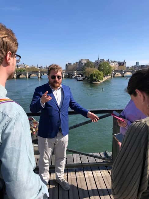 Paris: French Monarchy Intrigues Walking Tour - Walking, Visiting, and Learning