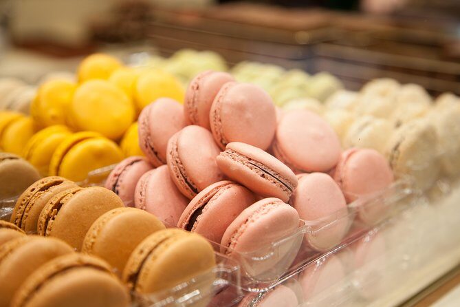 Paris French Sweets Tasting Tour with Pastries and Chocolates - The Guide and Commentary