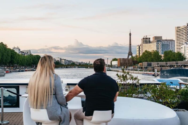 Paris: Gourmet Dinner Cruise on Seine River with Live Music - Exploring the Experience