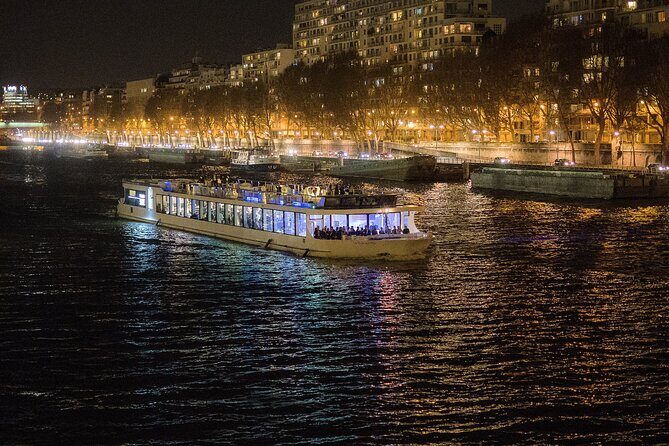 Paris Gourmet Dinner Seine River Cruise with Singer and DJ Set - Entertainment – Live Music and DJ Set