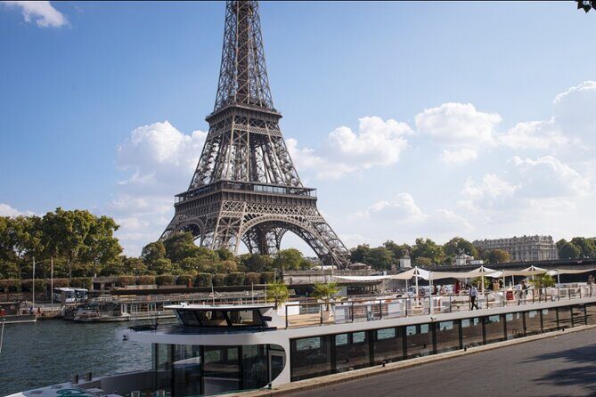 Paris Gourmet Dinner Seine River Cruise with Singer and DJ Set - The Experience – Pros and Cons