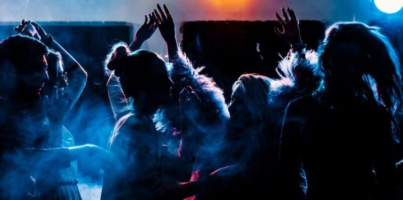 Paris: Guided New Year's Eve Bar Crawl with Drink 2026 - Key Points