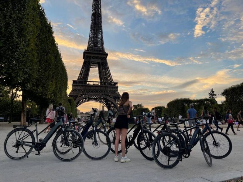 Paris: Guided Private E-bike Sightseeing Tour - The Guide and Group Size