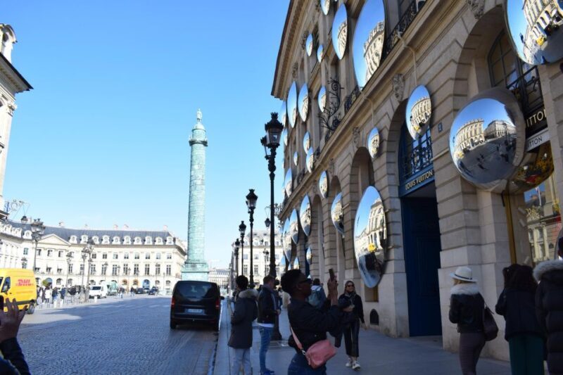 Paris : Highlights of Parisians' Paris guided tour - The Experience from a Travelers Perspective
