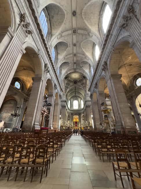 Paris: Historic Churches Walking Tour with Drink - Key Points
