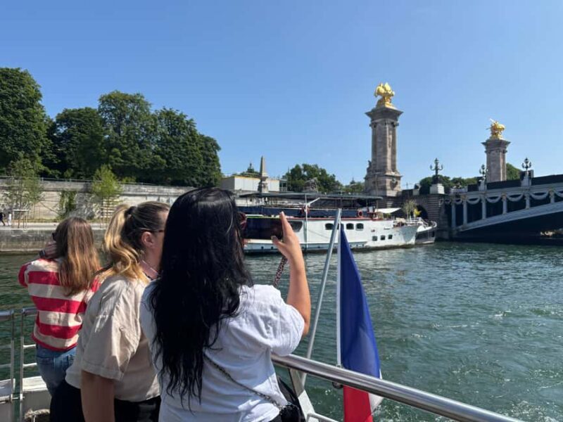 Paris: Hop-On Hop-Off Seine Cruise Pass with 9 Stops - A Closer Look at the Experience