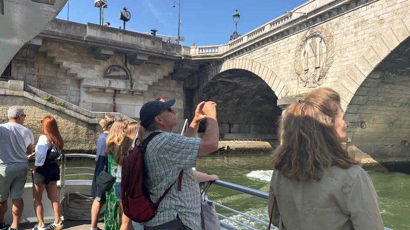 Paris: Hop-On Hop-Off Seine Cruise Pass with 9 Stops - Stop-by-stop: from the Eiffel Tower to Musée d’Orsay