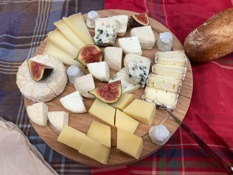 Paris: Ile de la Cité and Marais Guided Food Tour by Bike - Group Size, Duration, and Practicalities