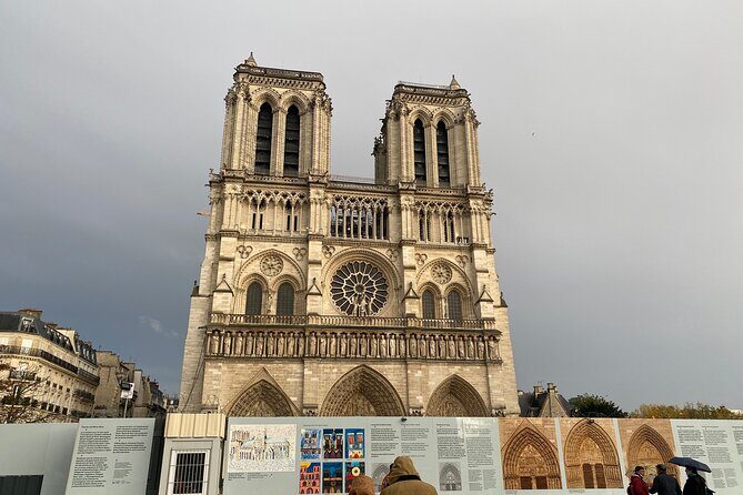 Paris Île de la Cité and Notre Dame Walking Tour With Crypt - What’s Included and What Not