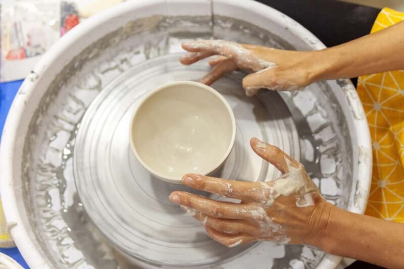 Paris: Introduction to ceramic pottery wheel throwing (2.5 hours) - Who Would Enjoy This Experience?
