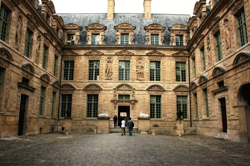 Paris: Le Marais Highlights Guided Small Group Walking Tour - Practical Tips