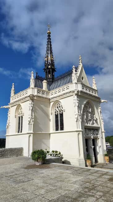 Paris: Loire Valley castles and private, guided gourmet experiences - Who Should Consider This Tour?