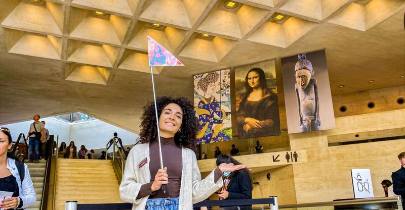 Paris: Louvre access with multilingual Host -Reserved access - Antiquities Must-Sees: Venus de Milo and the Caryatids