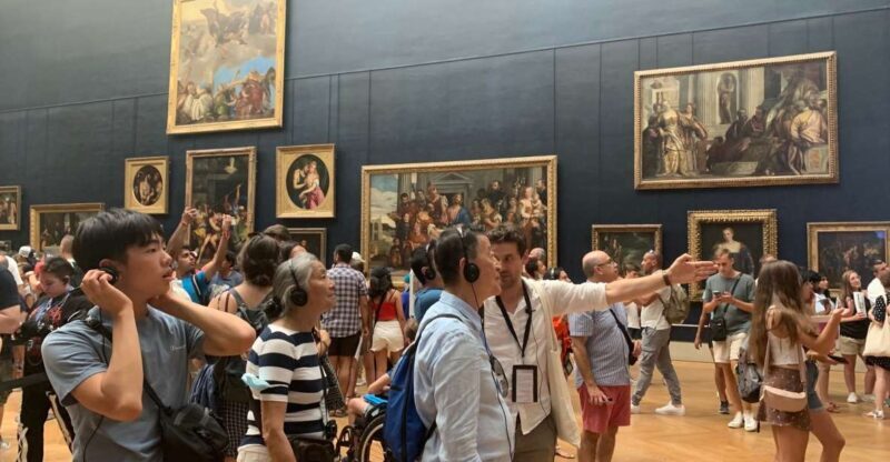 Paris: Louvre Masterpieces Tour with Pre-Reserved Tickets - Navigating the Details: Price, Duration, and Group Size