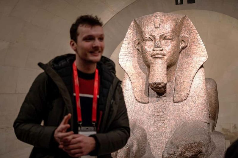 Paris: Louvre Masterpieces Tour with Pre-Reserved Tickets - Practical logistics that can make or break the day