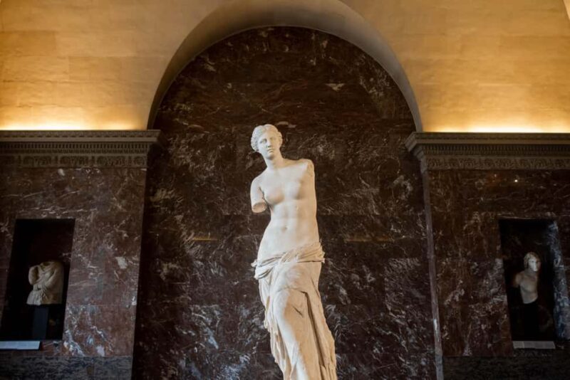 Paris: Louvre Museum First Entrance with host to Mona Lisa - FAQs