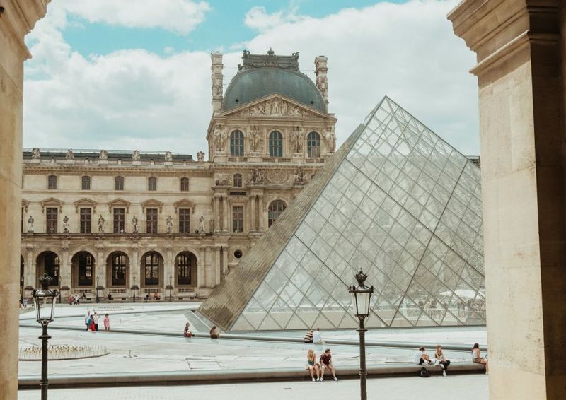 Mona Lisa & Louvre Masterpieces Tour with Reserved Access - French Royal Rooms and Napoleonic Grandeur: Apollo Gallery and Napoleon Apartments