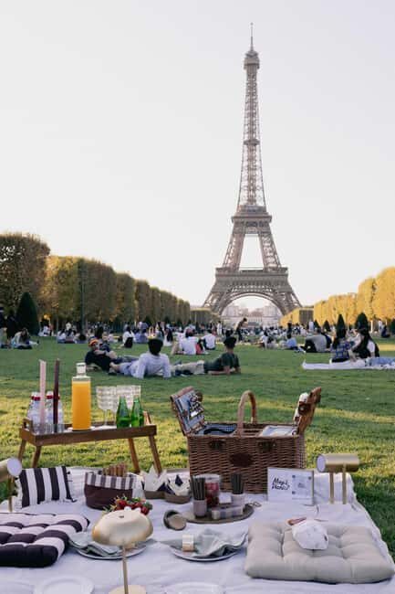 Paris: Luxury Picnic Experience with Wine - A Closer Look at the Luxury Picnic Experience