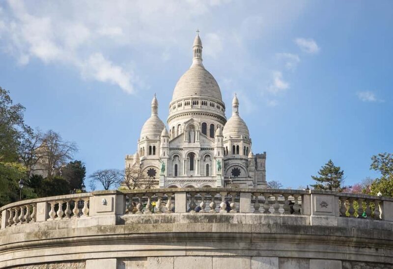 Paris: Montmartre Guided Walking Tour and Seine River Cruise - Key Points