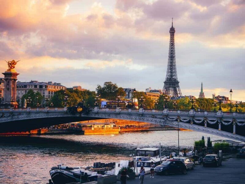 Paris: Montmartre Guided Walking Tour and Seine River Cruise - The Itinerary in Detail