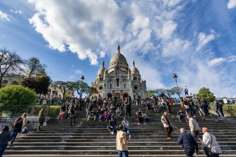Paris: Montmartre hidden gems walking Tour with Local Guide - The Experience in Detail