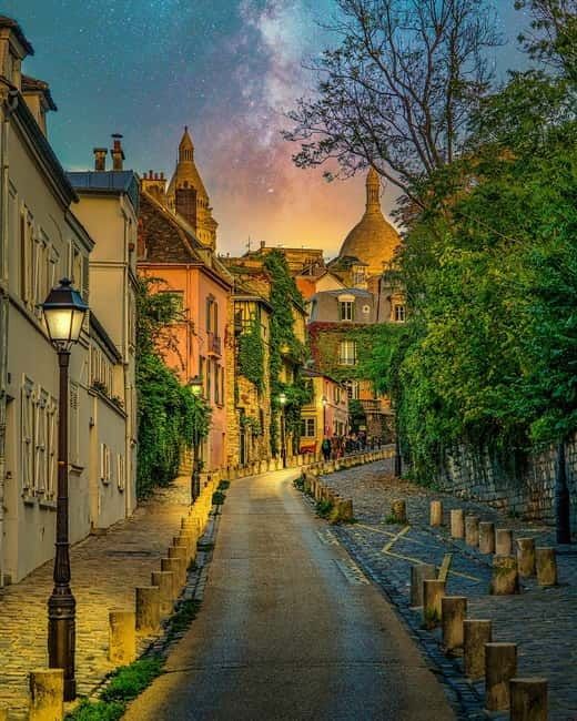 Paris: Montmartre Highlights Walking Tour with a Local Guide - The “hidden Montmartre” part: vineyards, courtyards, and old cabarets