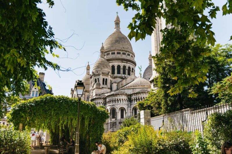 Paris: Montmartre Walking Tour with Croissant and Views - Key Points