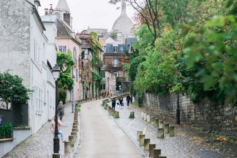 Paris: Montmartre Walking Tour with Parisian Drink Tasting - Key Points
