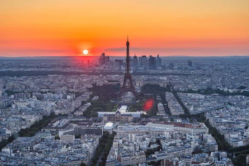 Paris: Montparnasse Tower Observation Deck Entry Ticket - Magnicity App: AR Stories and 3D Reconstructions While You Stand Still