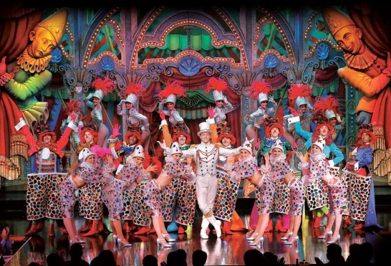 Paris: Moulin Rouge Dinner Show, Champagne, and Transport - Key Points