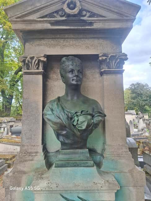Paris: Myths and Legends of the Père Lachaise Cemetery in Spanish - Is It Worth the Price?