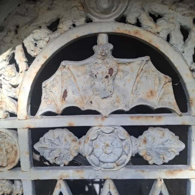 Paris: Myths and Legends of the Père Lachaise Cemetery in Spanish - FAQ