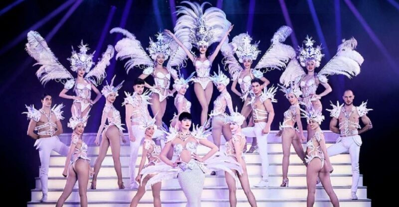 Paris: New Year's Eve 31/12 Dinner and Cabaret Show - Key Points