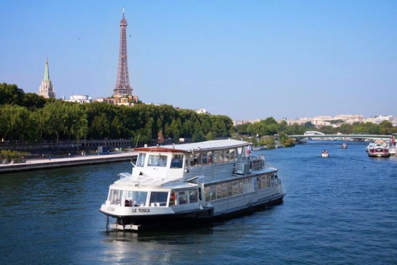 Paris: New Year's Eve Dinner Cruise with Dance Floor Party - Key Points